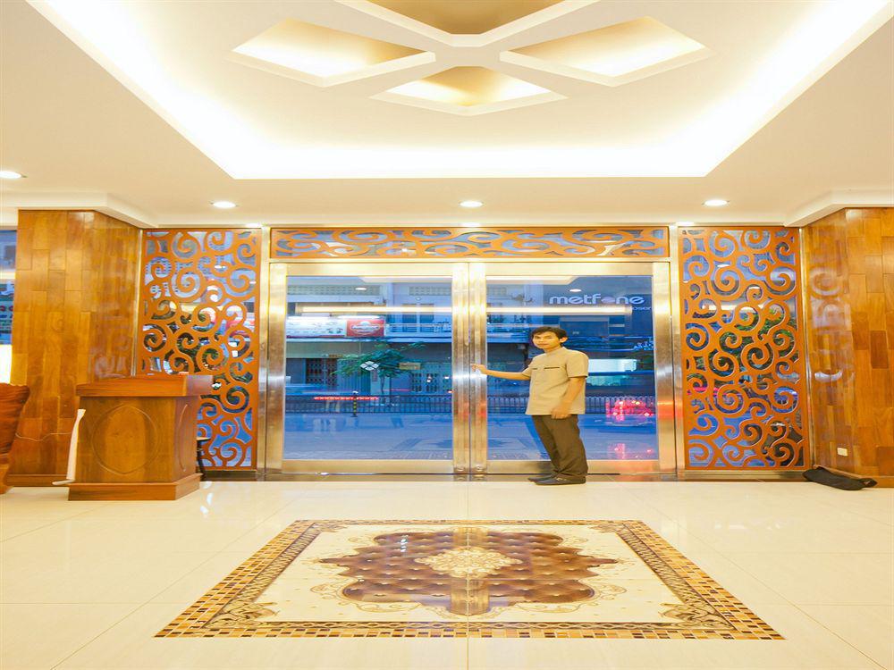 Diamond Hotel Phnom Penh Exterior foto